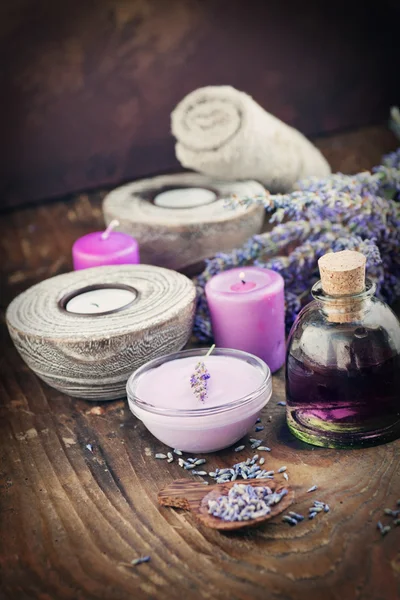 Lavendel spa inställning — Stockfoto