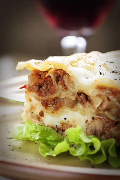 Świeże domowe lasagne — Zdjęcie stockowe