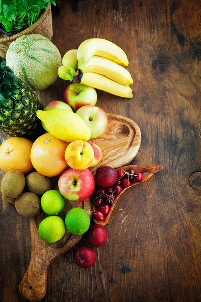 Разнообразие фруктов — стоковое фото