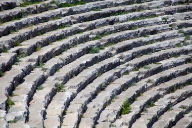 taş bir amfitiyatro parça standları