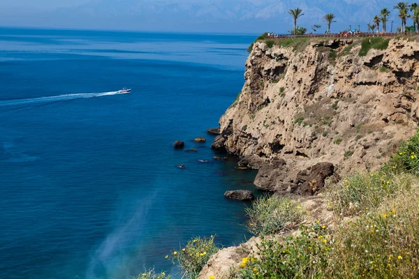 bir rock ile deniz manzaralarına