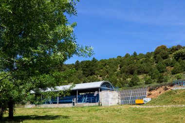 güneş panelleri ile su arıtma tesisi