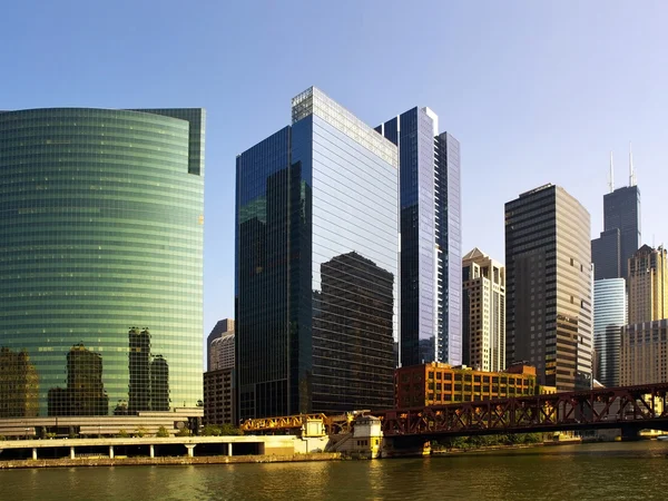 Chicago skyline från floden — Stockfoto