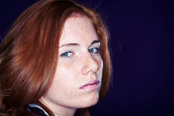 かわいい赤毛の少女の肖像画 — ストック写真