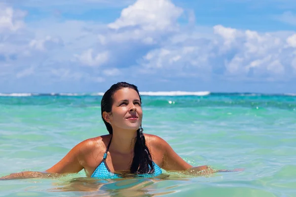 Latin Girl in the Caribbean Sea, Mayan Riviera — Stock Photo, Image