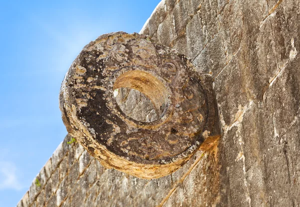 Stein mayan hoop in chichen itza site — Stockfoto