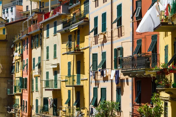 Färgglada byggnader i riomaggiore, cinque terre, Italien — Stockfoto