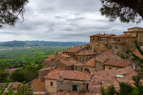 Volterra and view over Val d 'Orcia, Tuscany, Italy — стоковое фото