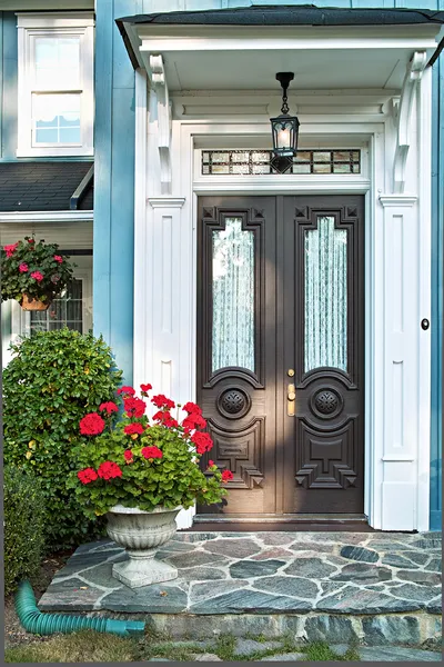 Front door of house — Stock Photo, Image