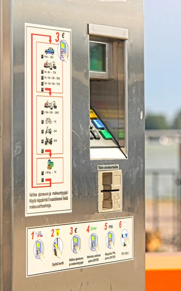 Bilet satış makinesi, toplu taşıma için yaygın olarak kullanılan — Stok fotoğraf