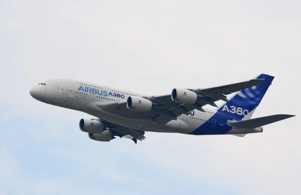 Airbus a380 trafikflygplan — Stockfoto
