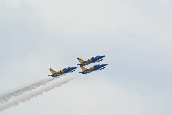 L-39 jets from Baltic Bees display team — Stock Photo, Image
