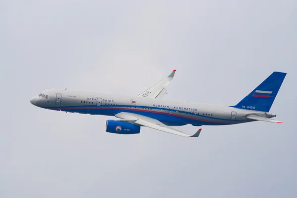 Tu-214oh trafikflygplan — Stockfoto