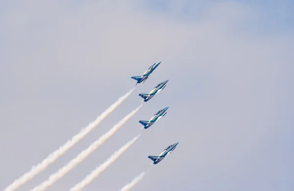 Vier l-39 jets vanuit russ weergeven team — Stockfoto