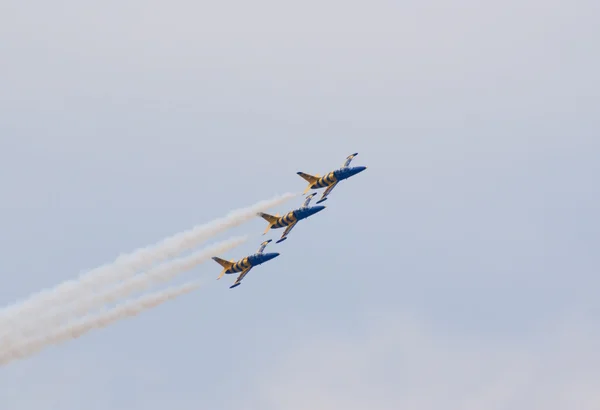 L-39 trainer jets from Baltic Bees display team — Stock Photo, Image