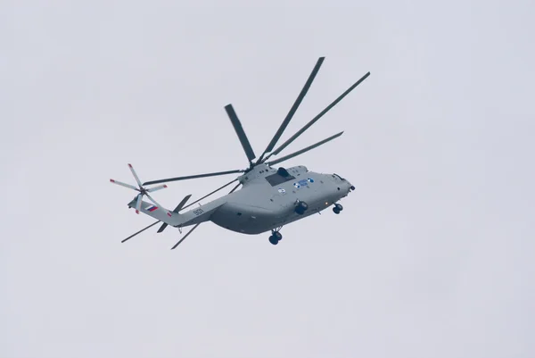 Тяжелый транспортный вертолет Ми-26Т — стоковое фото