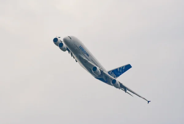 Airbus a380 trafikflygplan — Stockfoto