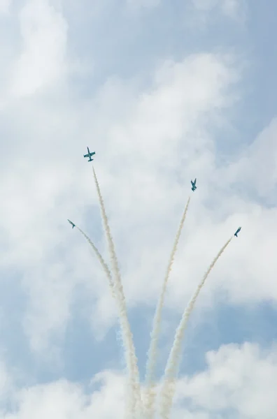 L-39 jets break up the formation — Stock Photo, Image