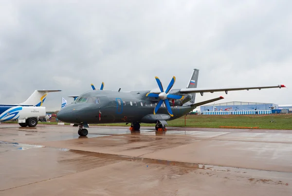 Antonov An-140-100 —  Fotos de Stock