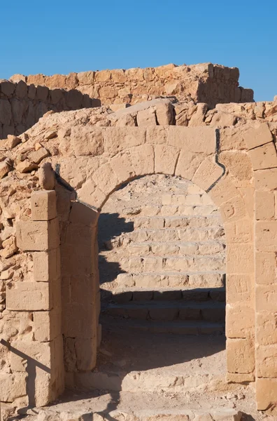 マサダ要塞遺跡をアーチします。 — ストック写真