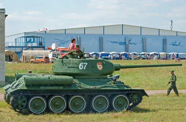Historiska t-34-stridsvagn — Stockfoto