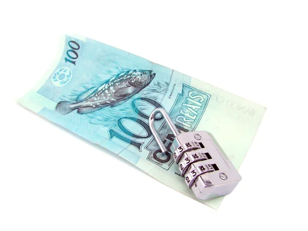100 echte Braziliaanse geld in gesloten hangslot geïsoleerd op wit Stockfoto