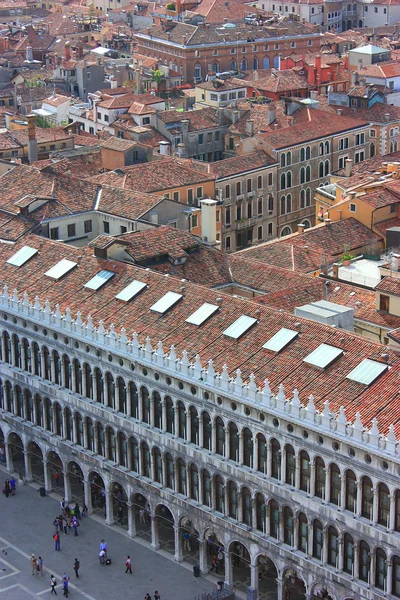 Berömda torget san marco i Venedig, Italien — Stockfoto