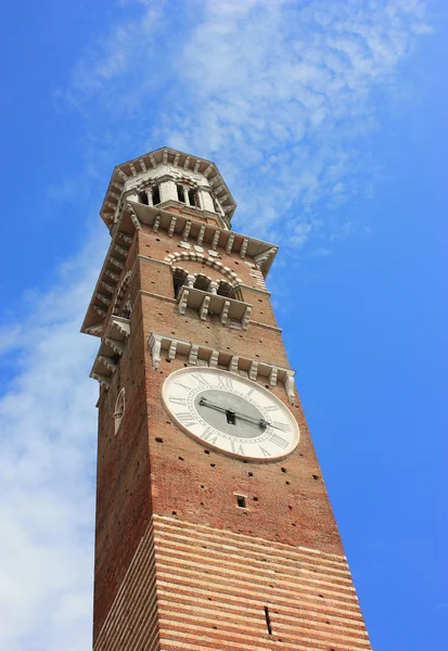 ヴェローナ、イタリア広場シニョーリ ランベルティ タワー — ストック写真