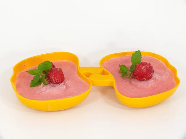 Krem owocowy deser, truskawka — Zdjęcie stockowe