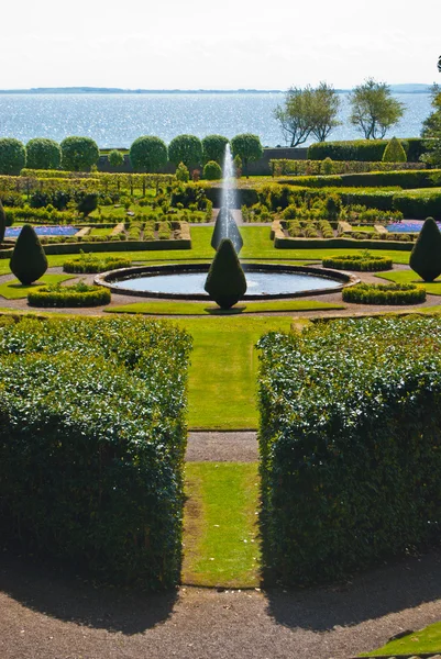 Trädgården av dunrobin castle — Stockfoto