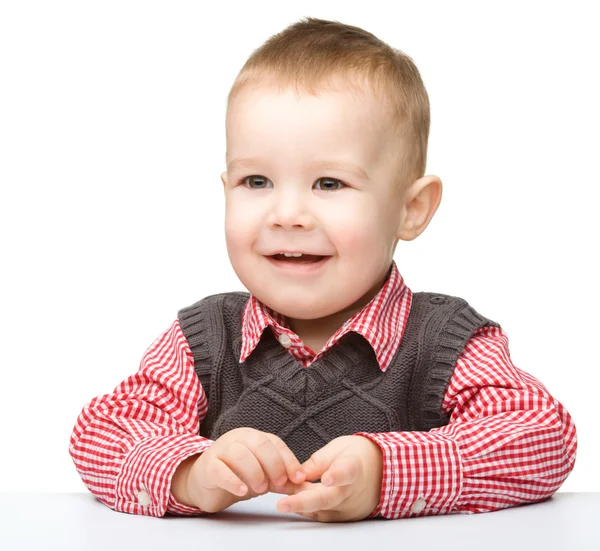 かわいい陽気な小さな男の子の肖像画 — ストック写真
