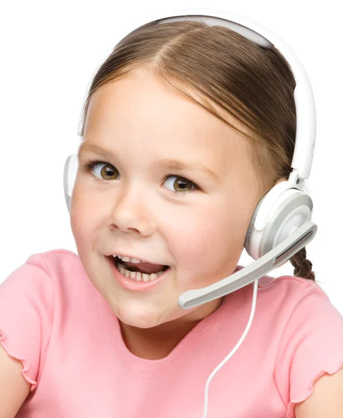 Nettes kleines Mädchen spricht mit Kunden — Stockfoto