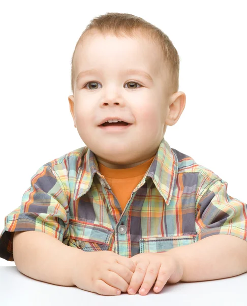 Portret ładny wesoły małego chłopca — Zdjęcie stockowe