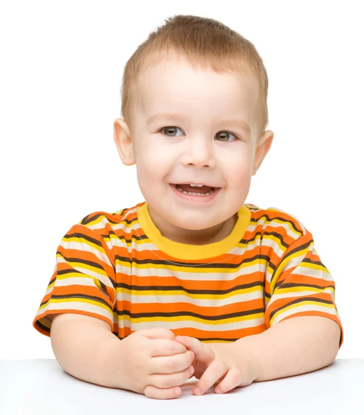 Πορτρέτο του ένα χαριτωμένο και εύθυμος λίγο αγόρι — Φωτογραφία Αρχείου