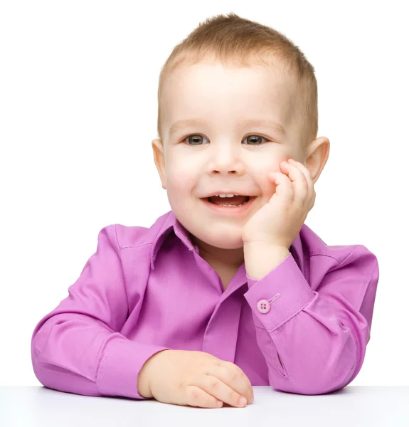 Retrato de un niño lindo y alegre —  Fotos de Stock
