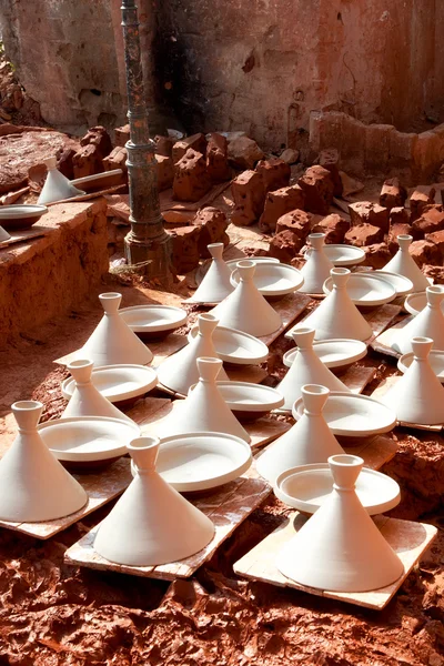 Louça marroquina secagem antes de assar — Fotografia de Stock