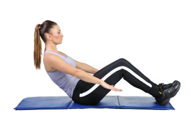 genç kadın pilates eğitmeni farklı çalışmaları gösteren uygun