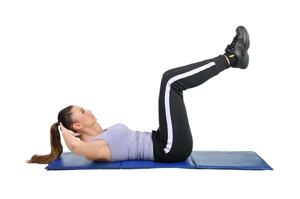 Ajustar jovem instrutor pilates do sexo feminino mostrando diferentes exercícios — Fotografia de Stock