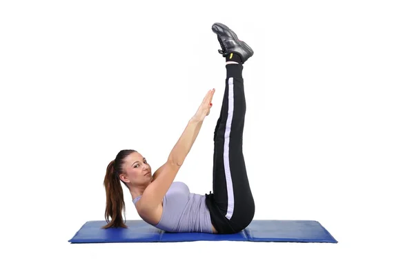 Ajuste joven instructor de pilates femenino mostrando diferentes ejercicios —  Fotos de Stock