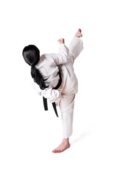 Karate vrouw die zich voordeed op een witte achtergrond — Stockfoto