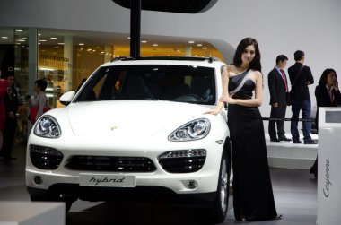 Tanımlanamayan model porsche hibrid spor araba ile