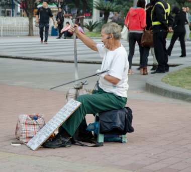 Çince el komuta sizde bir iki telli içinde eğdi oynarken devre dışı.