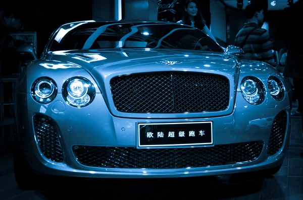 Выставлен суперспортивный автомобиль Bentley Continental — стоковое фото