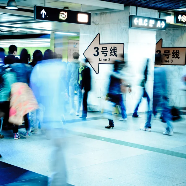 Passageiro na estação de metrô — Fotografia de Stock