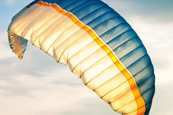 Paraglider op sky — Stockfoto