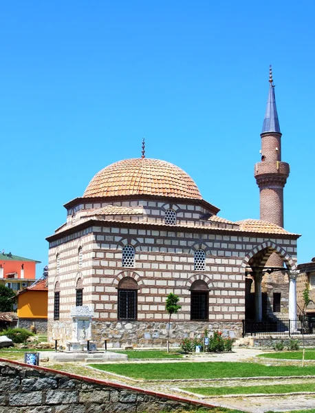 Мечеть и минарет — стоковое фото