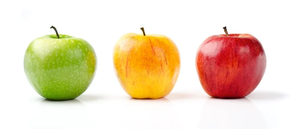 Зелені, жовті та червоні яблука — стокове фото