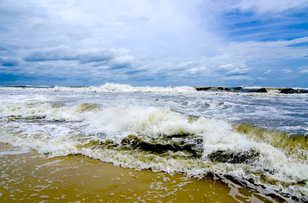海岸に熱帯嵐 ロイヤリティフリーのストック写真
