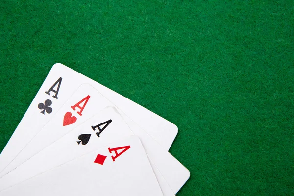Quads op een groene casino tafel met ruimte voor tekst — Stockfoto