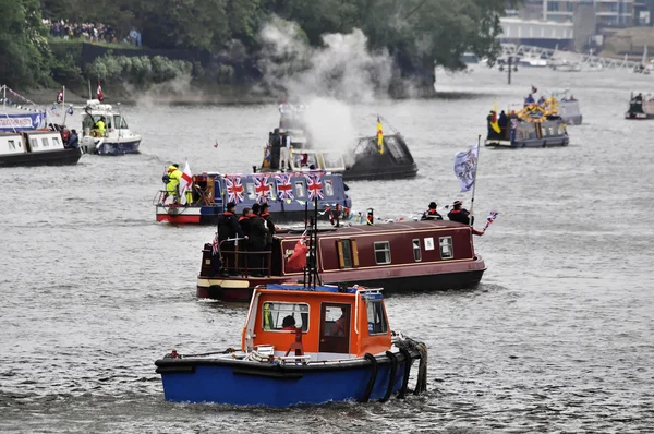 The Thames Diamond Jubilee Pageant — Stock Photo, Image